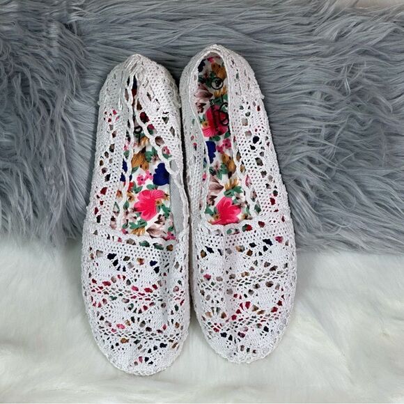 Bobbiebrooks crochett shoes - Picture 5 of 7